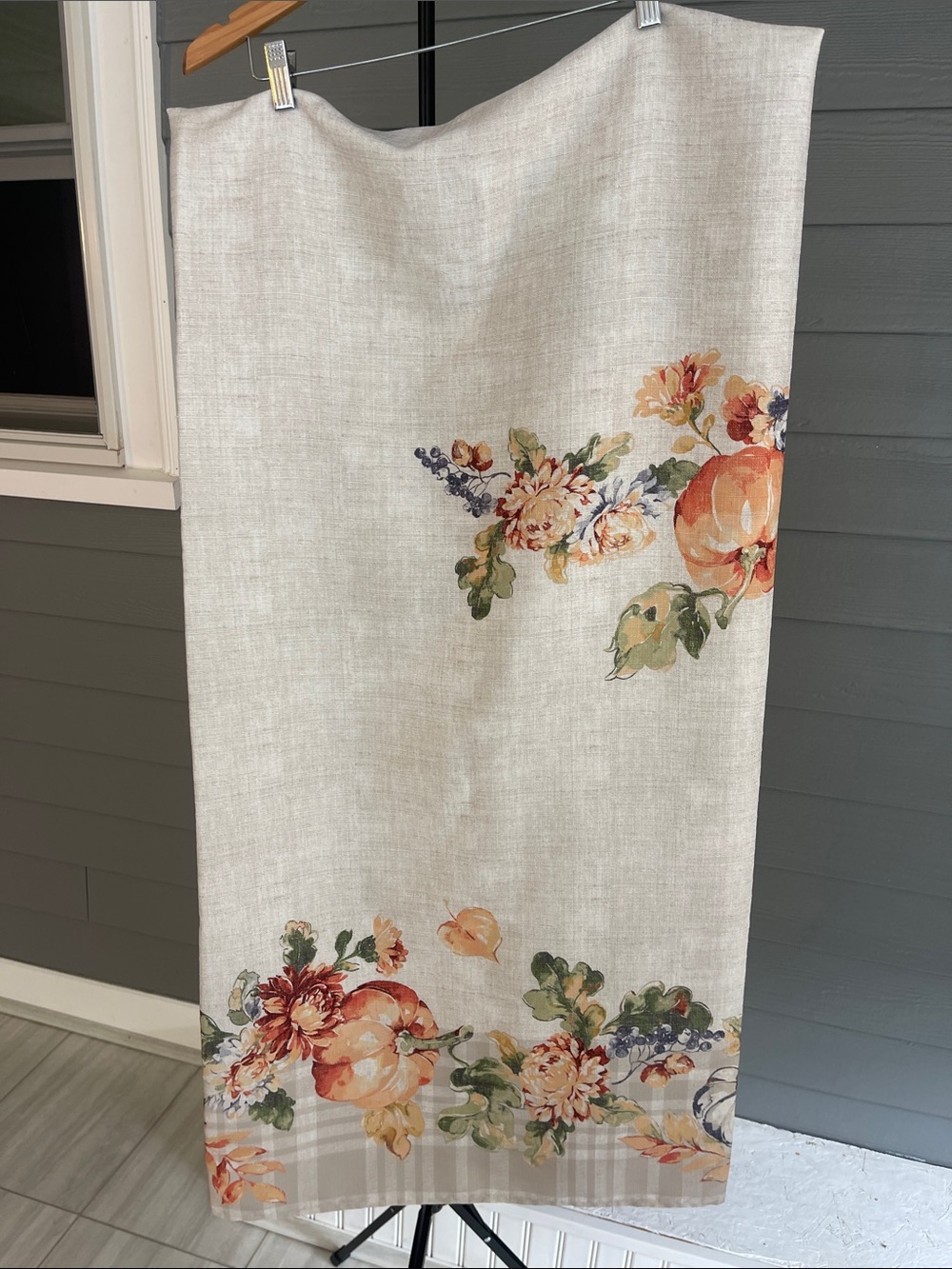 Floral Pumpkin Linen-Blend Table Cloth - Neutral
